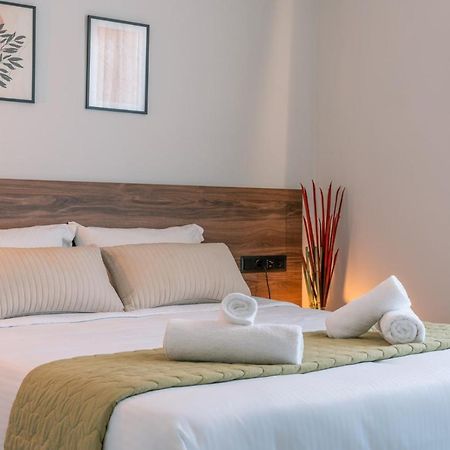 Brand New Suites In City Center 이라클리온 외부 사진