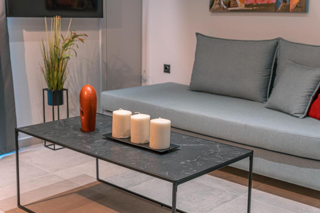 Brand New Suites In City Center 이라클리온 외부 사진