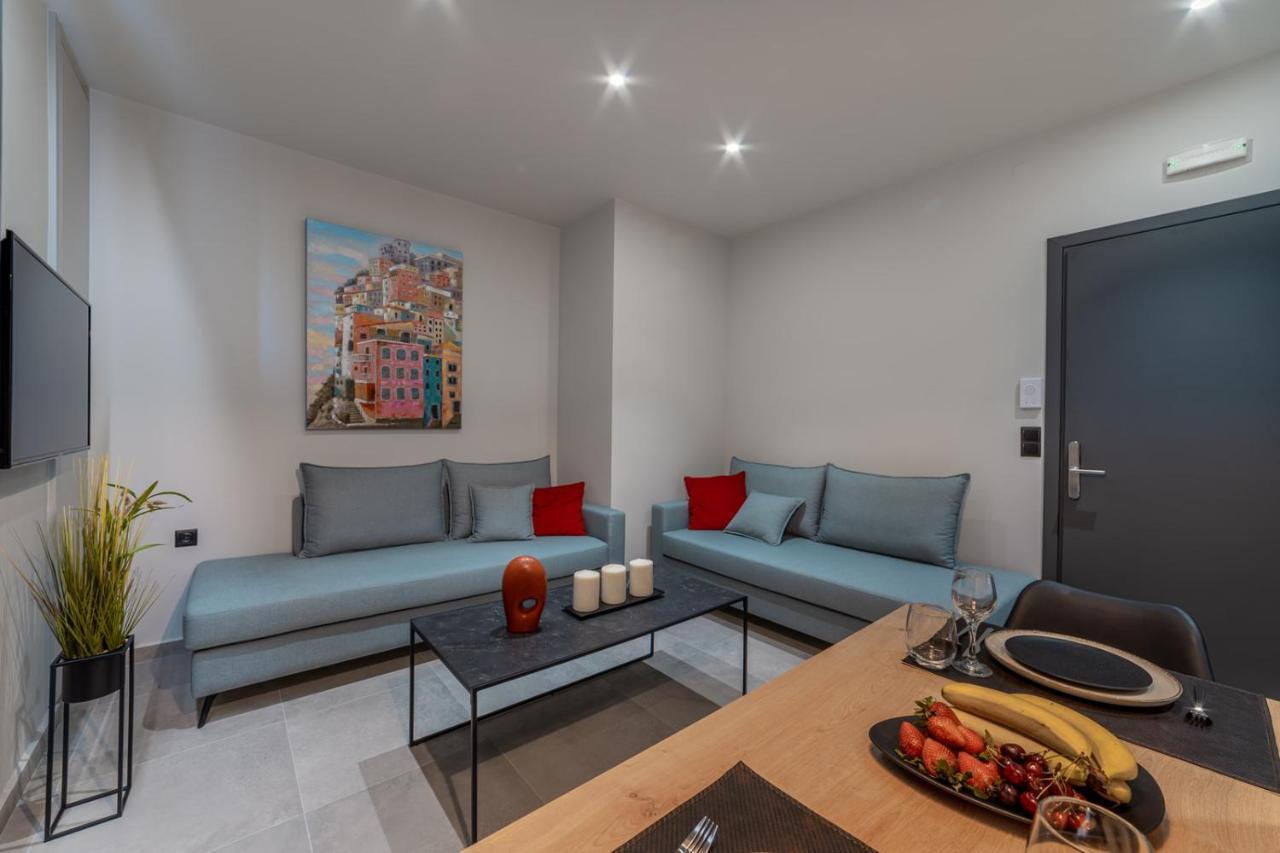 Brand New Suites In City Center 이라클리온 외부 사진