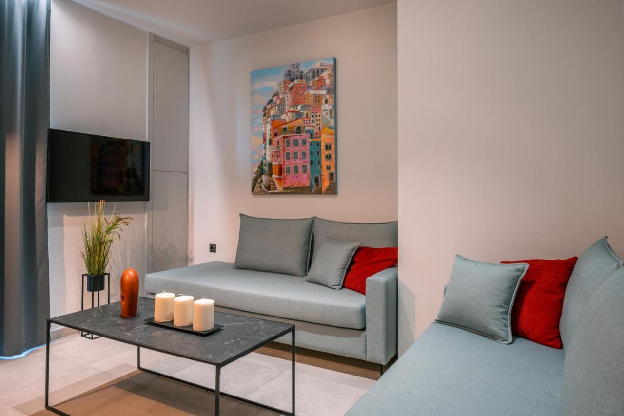 Brand New Suites In City Center 이라클리온 외부 사진