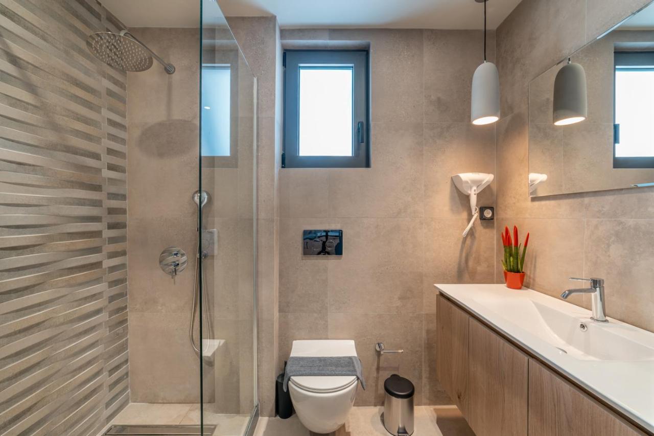 Brand New Suites In City Center 이라클리온 외부 사진