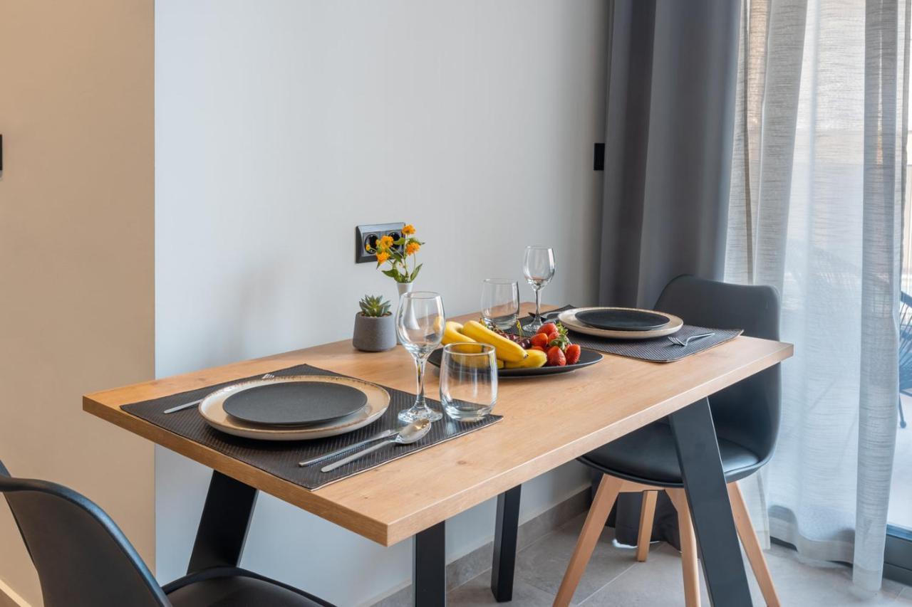 Brand New Suites In City Center 이라클리온 외부 사진