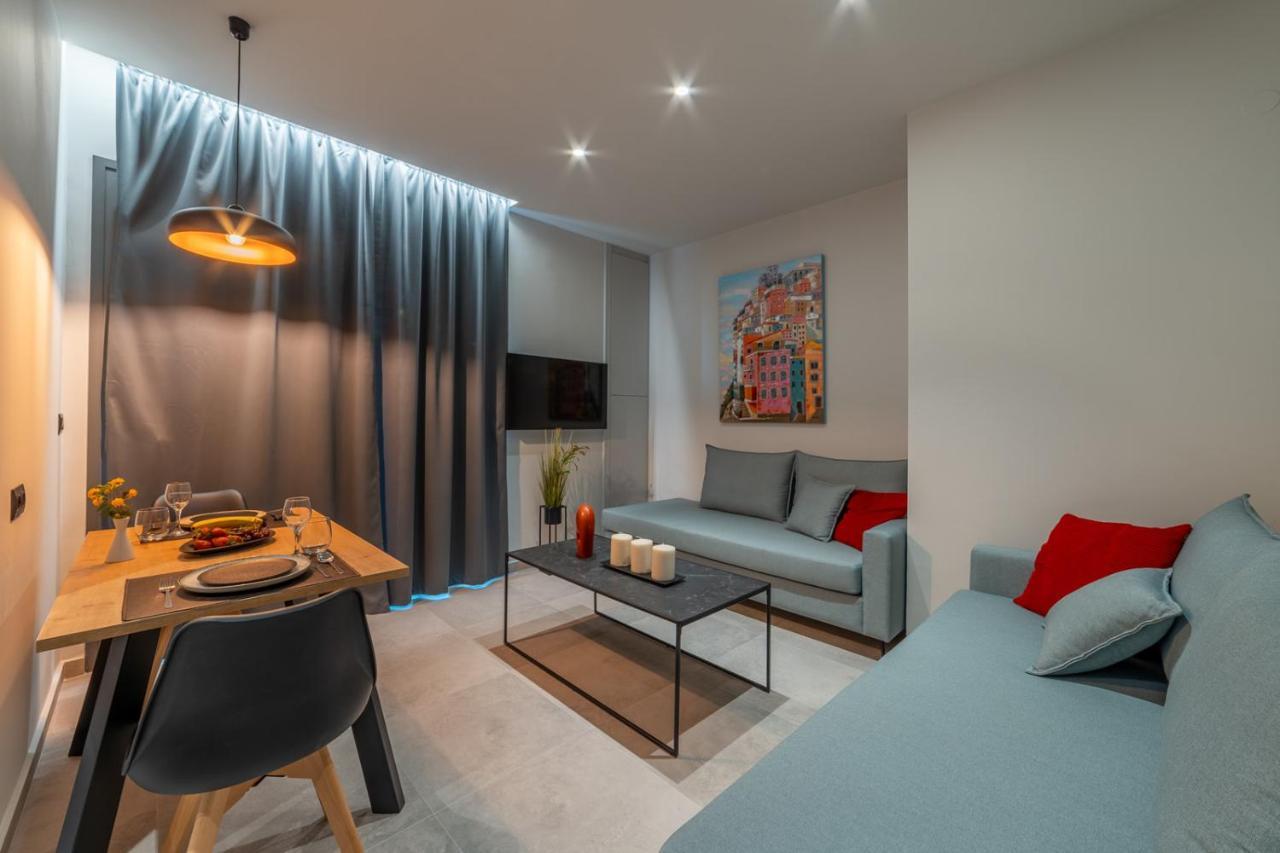 Brand New Suites In City Center 이라클리온 외부 사진
