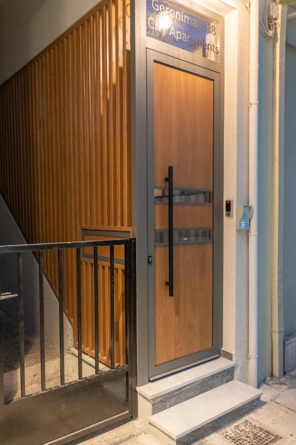 Brand New Suites In City Center 이라클리온 외부 사진